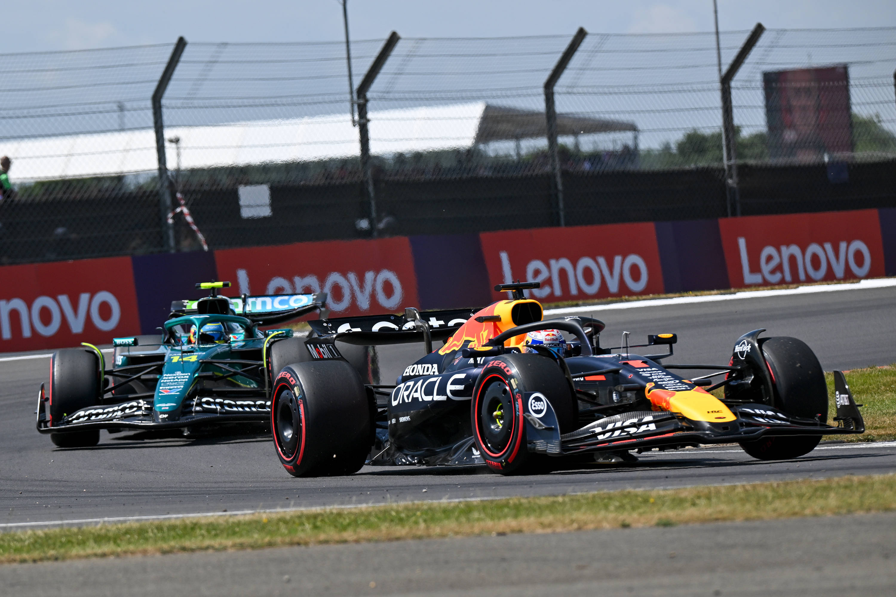 迈凯伦完胜梅赛德斯，汉密尔顿统治全场