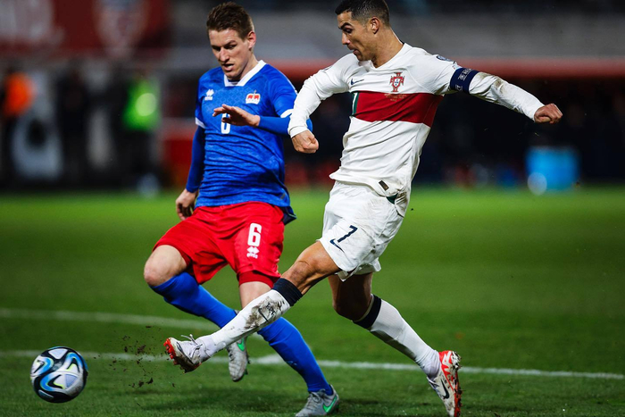 葡萄牙队完胜英格兰队，樊振东点燃赛场