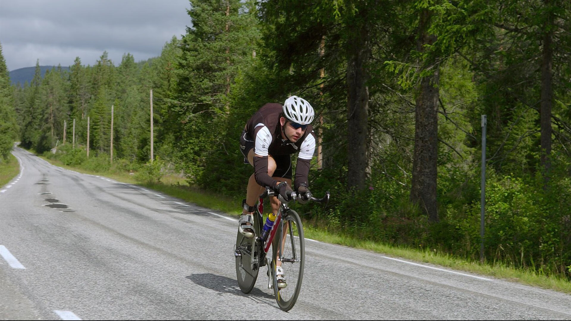 红牛二队绝地反击，汉密尔顿王者归来—F1赛季的逆转与传奇